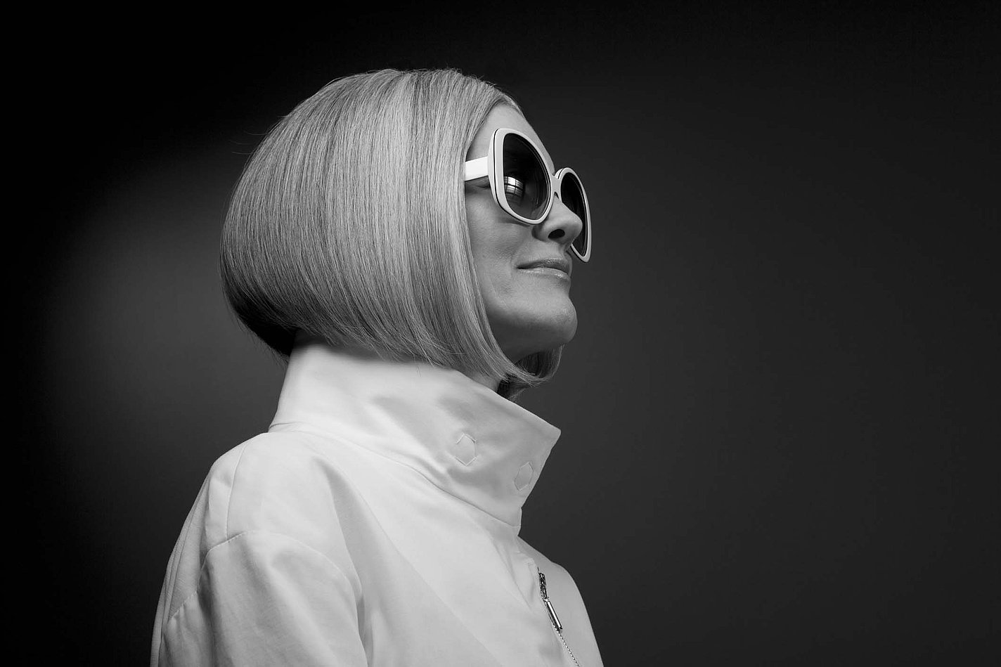 Frau mit Sonnenbrille – Optikhaus Blandfort